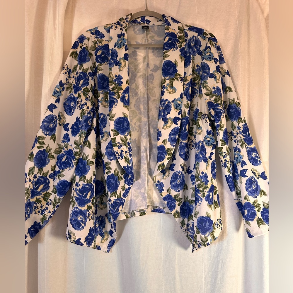 Floral blazer. New without tags. 2XL.